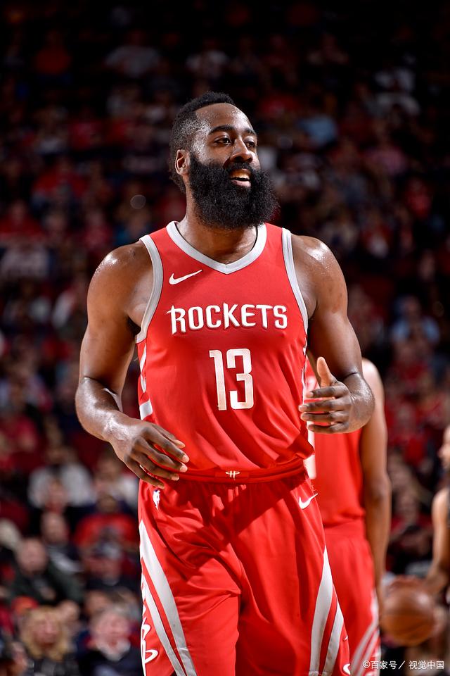 球员表情管理失控太搞笑（球员表情失控，笑翻全场）