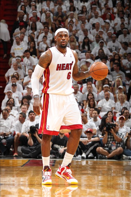 半场战报：多特2-0斯图加特，埃姆雷-詹点射，拜尔破门（半场快讯：多特2-0领先斯图加特，埃姆雷-詹点射建功，拜尔再下一城）