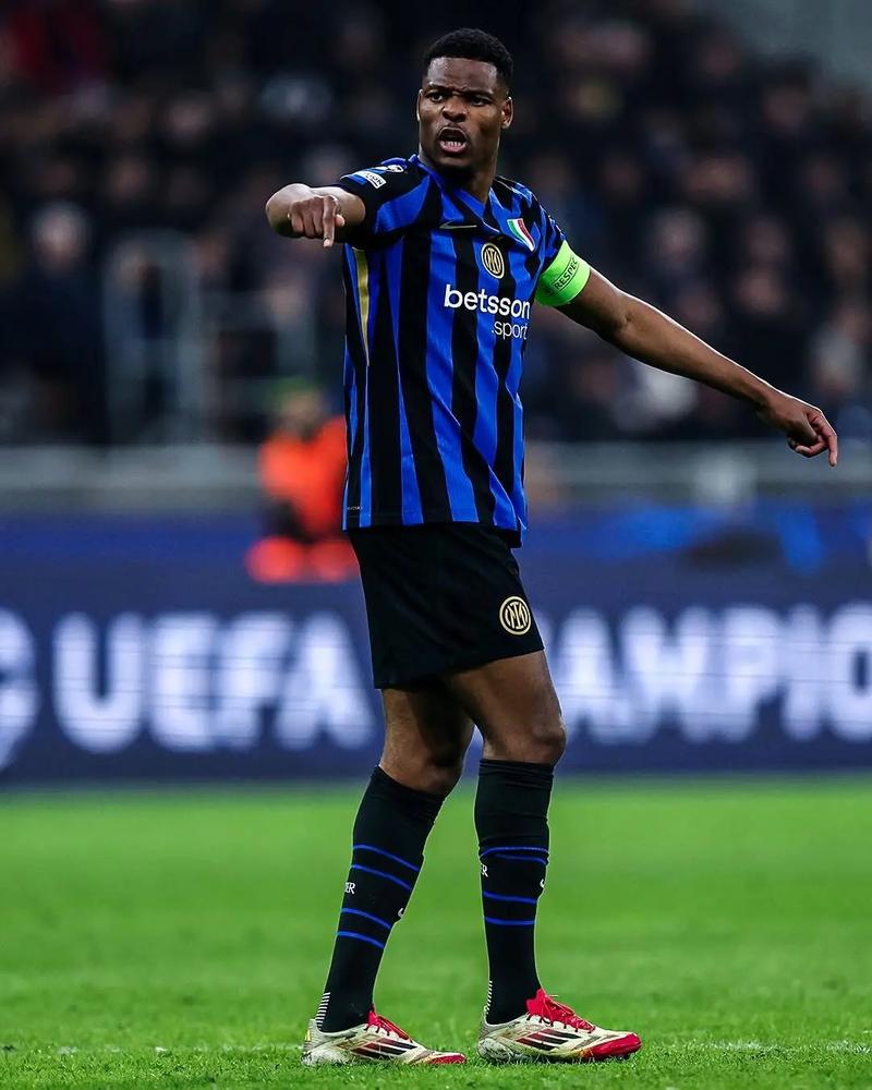 3球2助攻!卡尔刷新拜仁德甲年满18岁之前球员进球参与纪录（3球2助攻！卡尔改写拜仁德甲未满18岁球员的进球参与纪录）