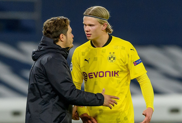 米体：斯帕莱蒂考虑放弃无锋阵，重新启用2名进攻中场+1名中锋（米体：斯帕莱蒂或放弃无锋战术，改用两名进攻中场搭配一名中锋）