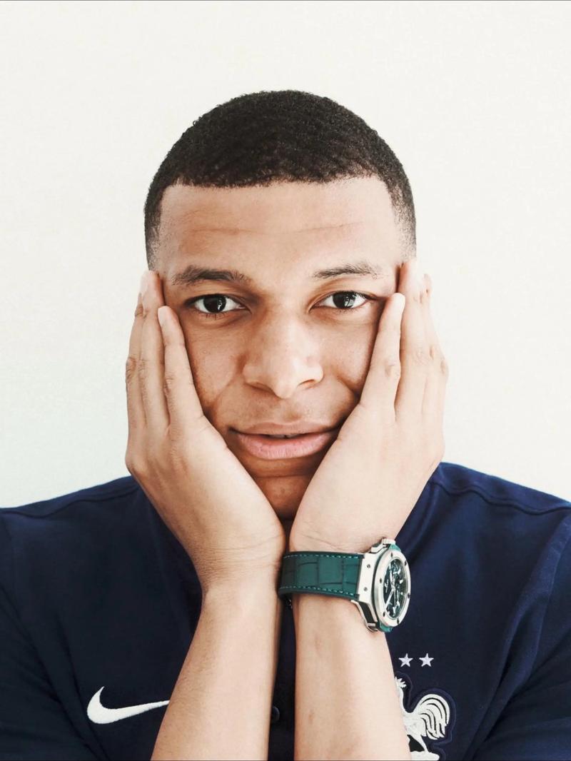 国少参加U17亚洲杯预选赛名单：邝兆镭、万项在列，谢晋入选（国少U17亚洲杯预选赛名单出炉：邝兆镭、万项上榜，谢晋入围）