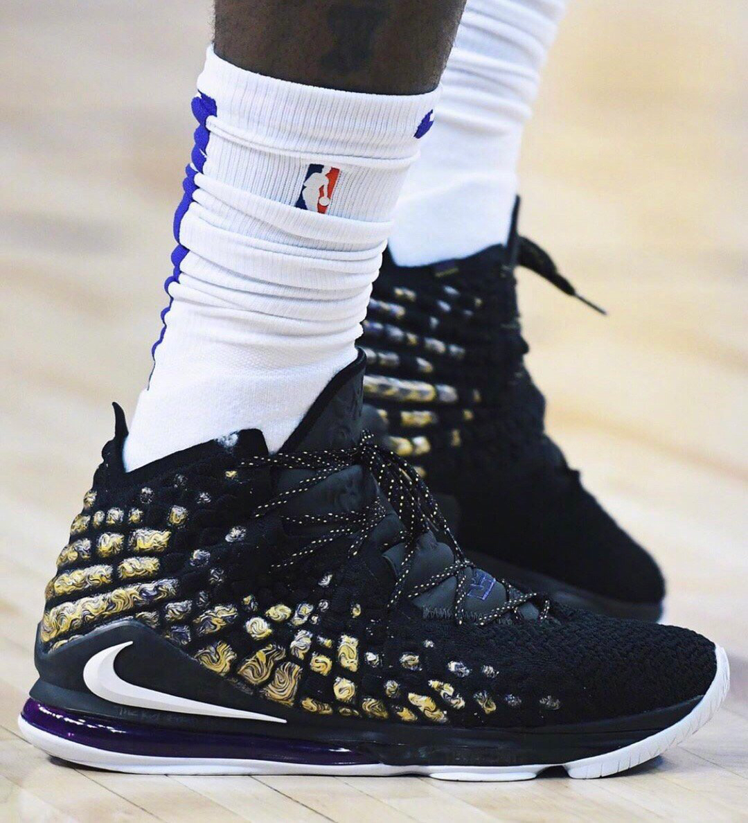 北青：邵佳一已成国足新帅主要候选人之一（北青：邵佳一进入国足新帅主要人选之列）