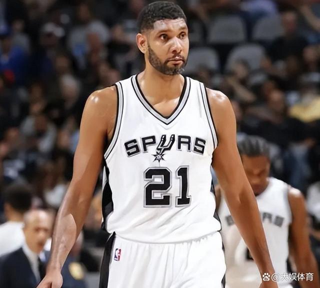 记者：邓卓翔尚未与三镇有进一步沟通，三镇目前也没换帅消息（记者称邓卓翔与三镇暂无进一步沟通，俱乐部暂未有换帅消息）