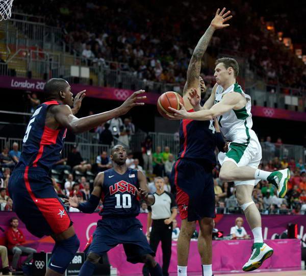 斯帅：今天整场比赛都是进步；戴维和奥蓬达？进球是前锋的一切（斯帅称球队整场在进步；谈戴维、奥蓬达：前锋以进球为本）