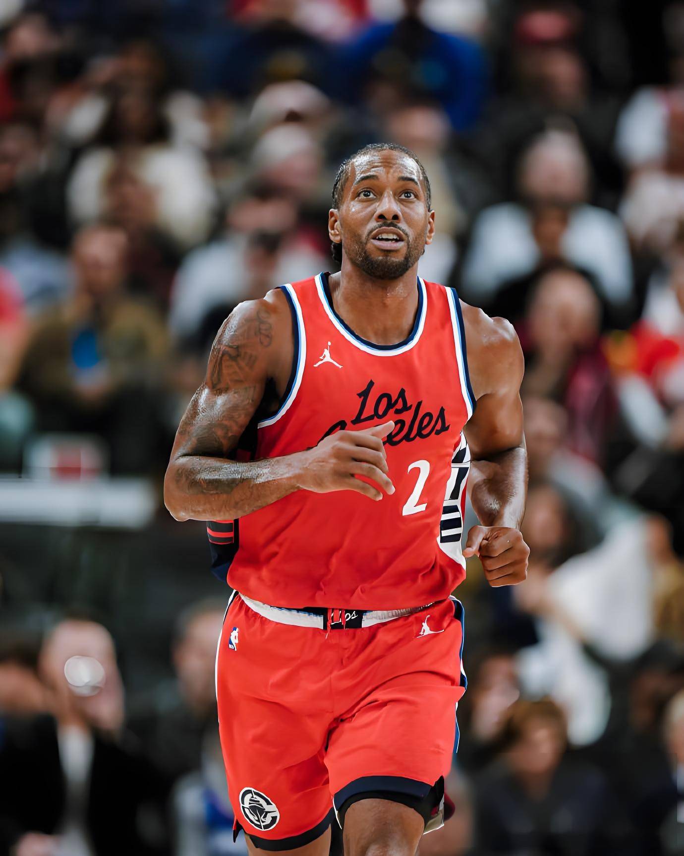 曼城替补席深度再次展现豪门底蕴（曼城板凳深度再度彰显豪门气质）